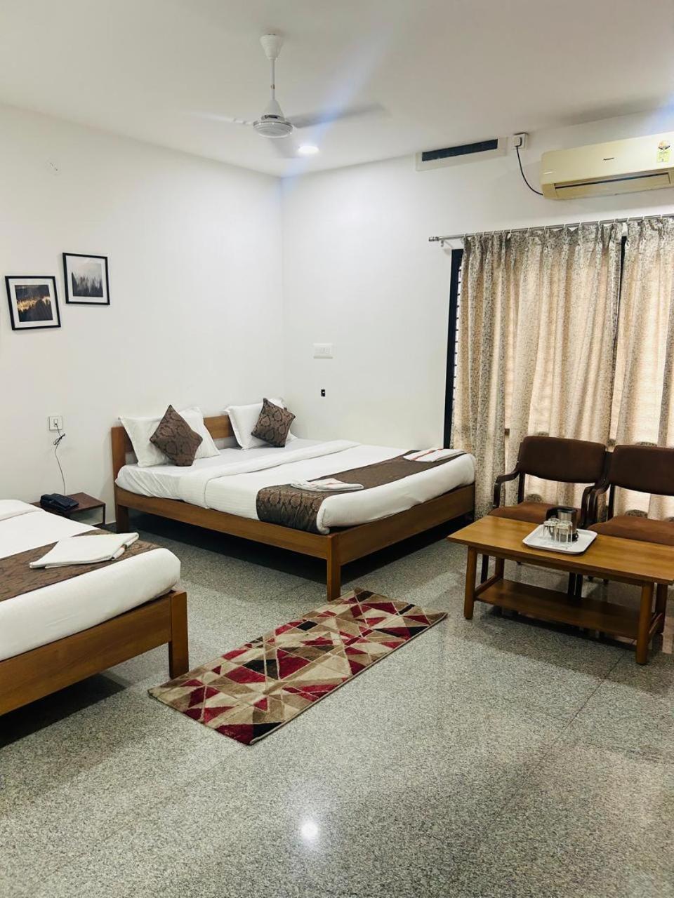 Hotel Queens Comfort Mysore Luaran gambar