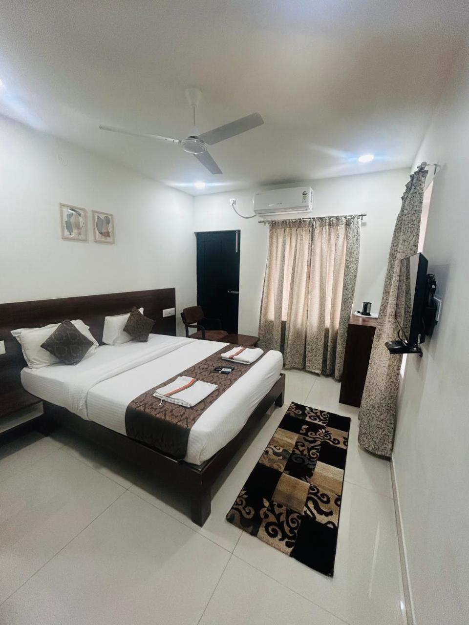 Hotel Queens Comfort Mysore Luaran gambar