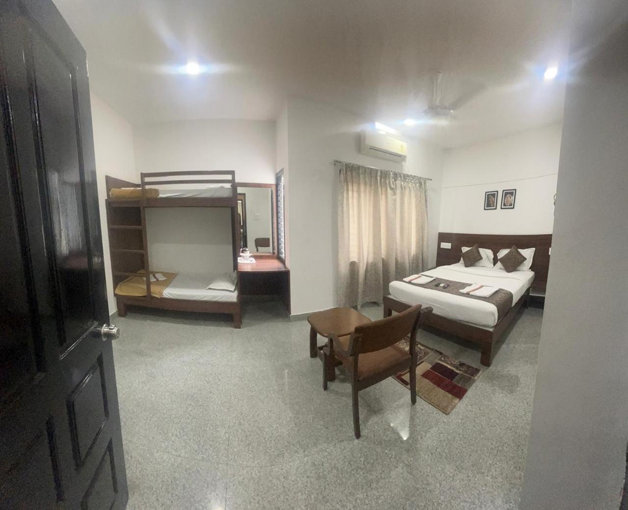 Hotel Queens Comfort Mysore Luaran gambar