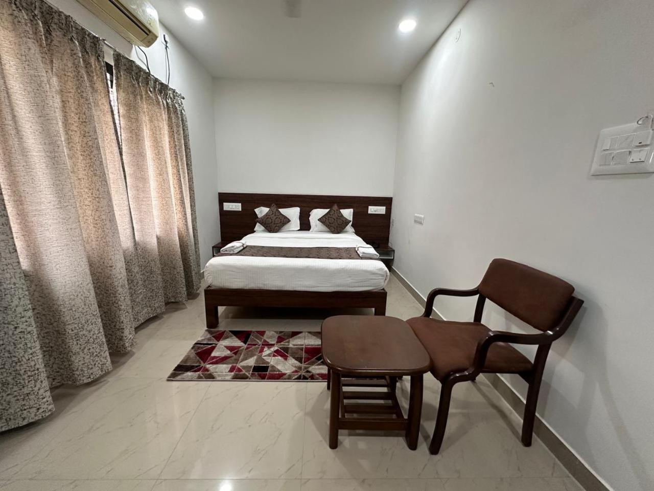 Hotel Queens Comfort Mysore Luaran gambar