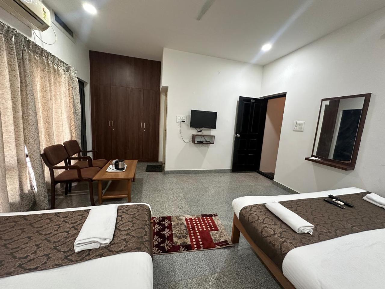 Hotel Queens Comfort Mysore Luaran gambar