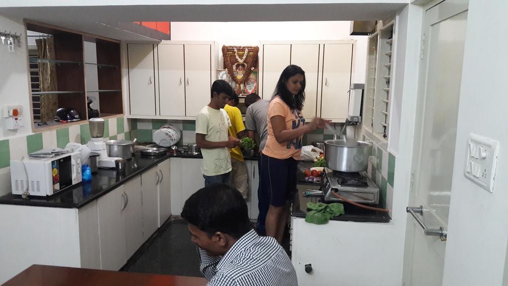Hotel Queens Comfort Mysore Luaran gambar